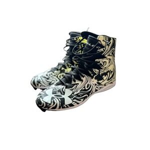 NWOB Mens Under Armour Highlight 1289772-011 Football Cleats Black White Size 12